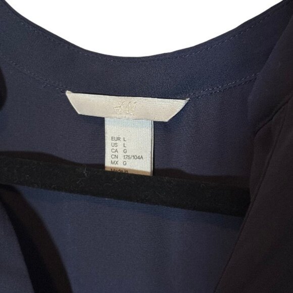 H&M front pleat long sleeve blouse navy blue women's size L - Picture 4 of 4